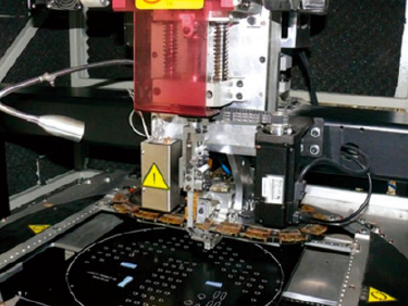 信号灯焊接车间