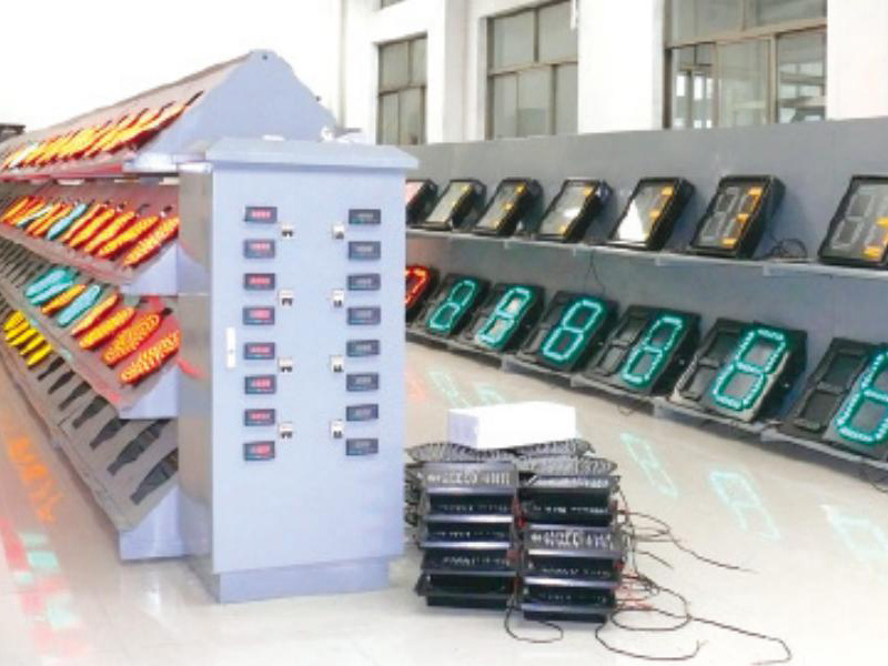 信号灯老化车间